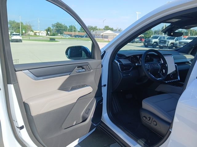 New 2027 GMC Acadia Elevation w/ Elevation Premium Package AWD/4WD image 9