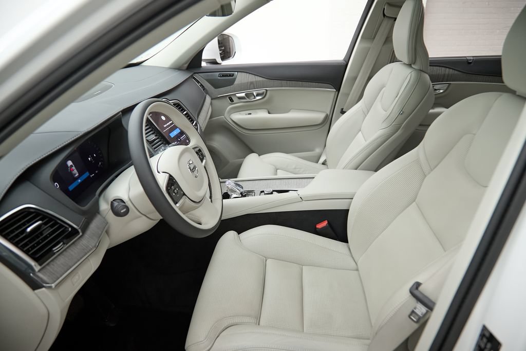Certified 2024 Volvo XC90 B6 Ultimate w/ Protection Package Premier AWD/4WD image 18