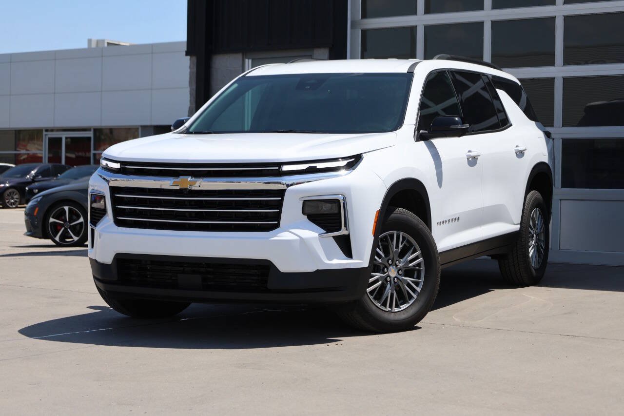 Used 2026 Chevrolet Traverse LT w/ Driver Confidence Package AWD/4WD image 3
