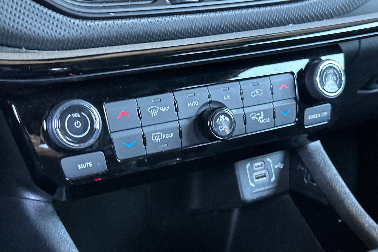 Used 2025 Jeep Compass Trailhawk AWD/4WD image 20