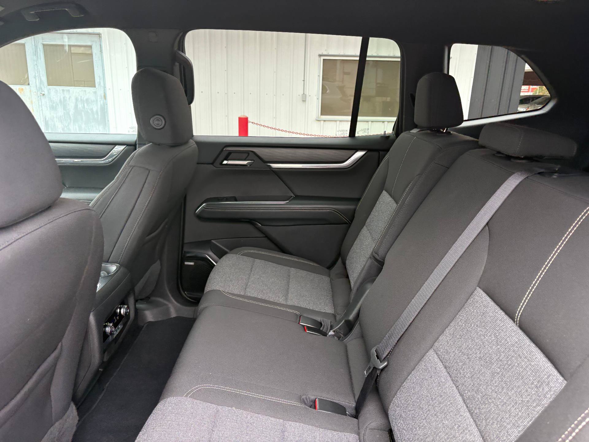 Used 2025 GMC Acadia Elevation AWD/4WD image 25