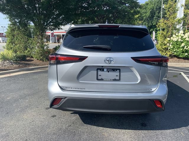 Used 2025 Toyota Highlander LE FWD image 7