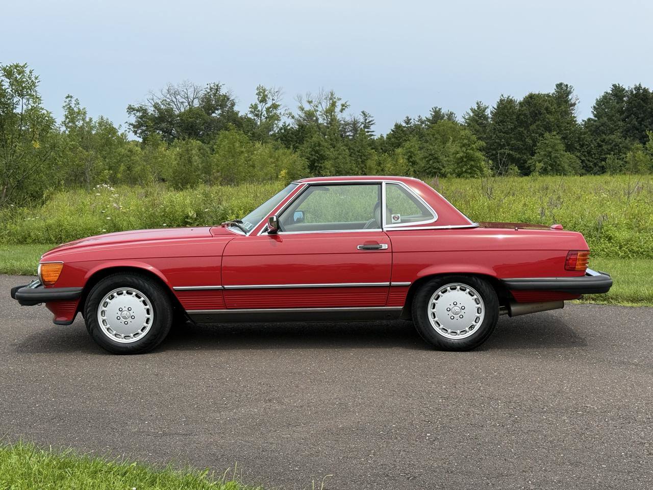 Used 1988 Mercedes-Benz 560 SL image 6