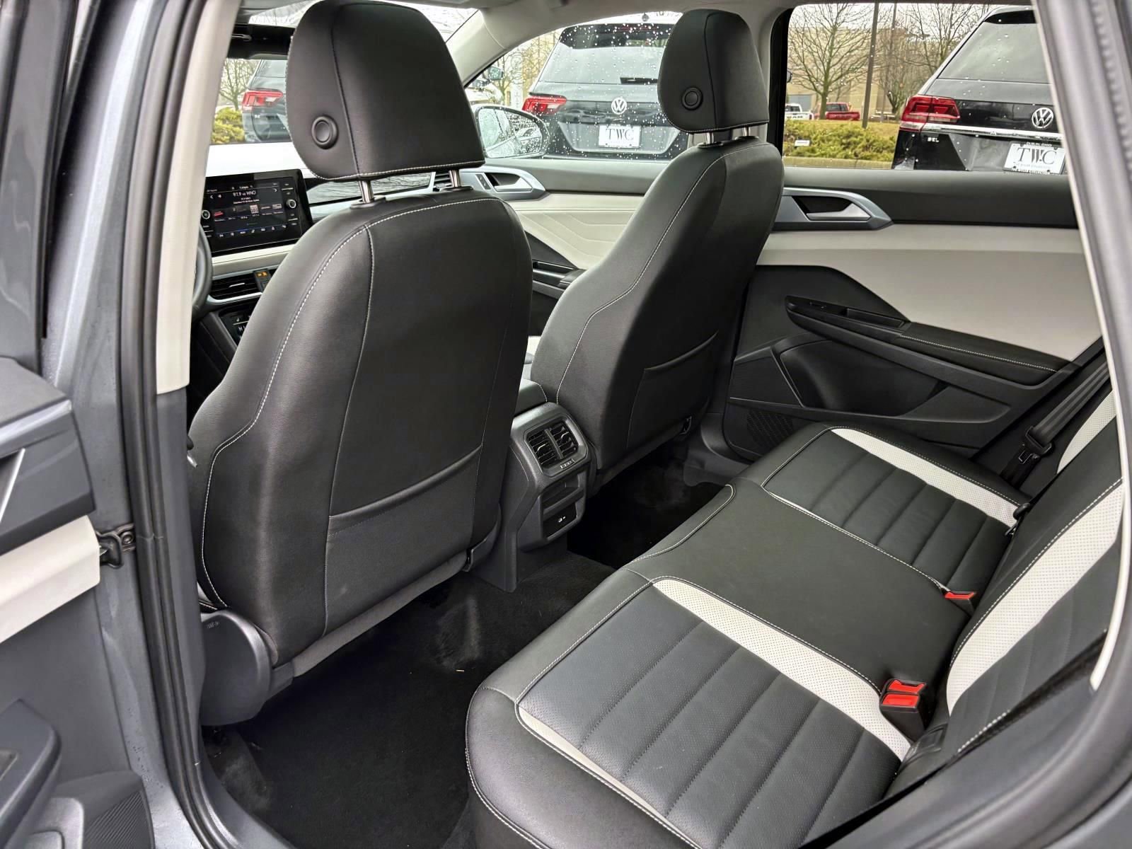 Used 2025 Volkswagen Taos SEL image 27