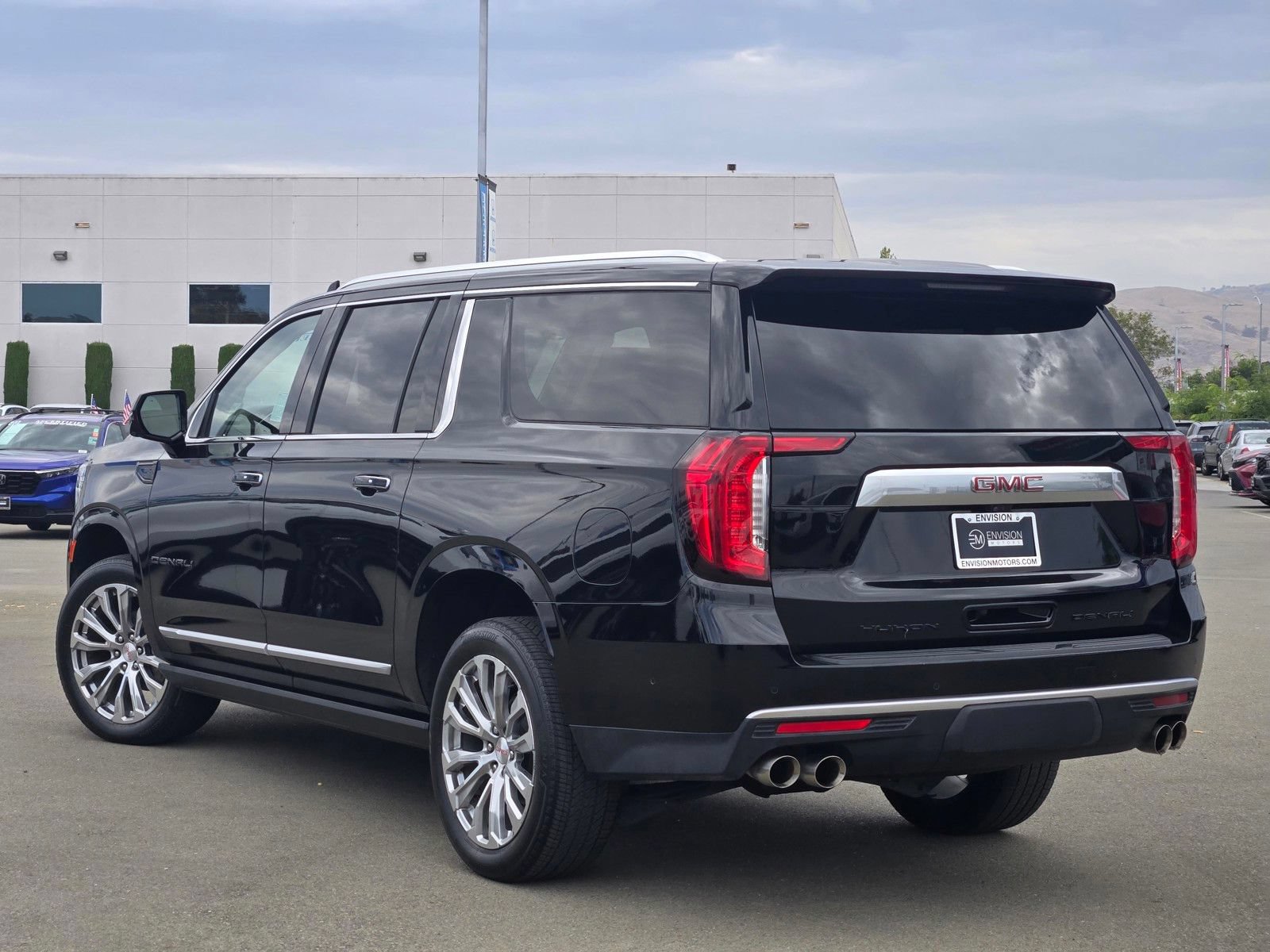 Used 2024 GMC Yukon XL Denali w/ Advanced Technology Package AWD/4WD image 5