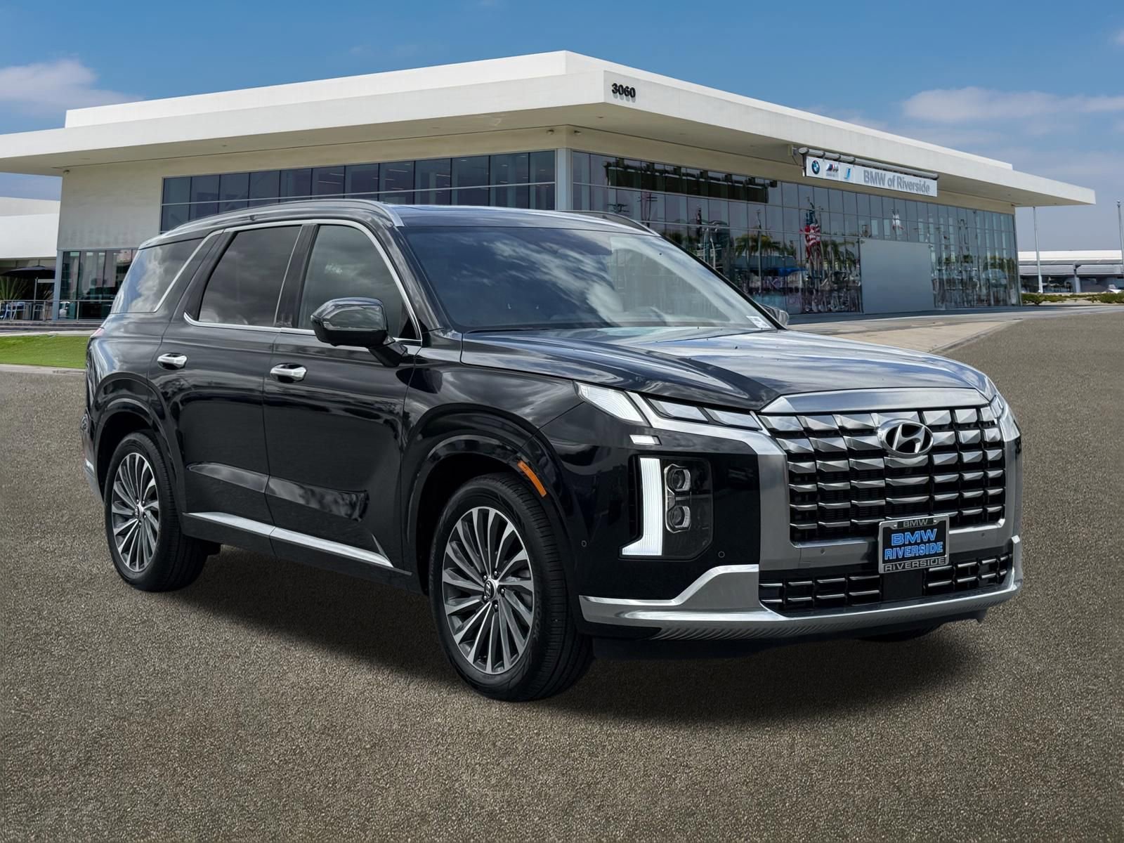 Used 2025 Hyundai Palisade Calligraphy AWD/4WD image 2
