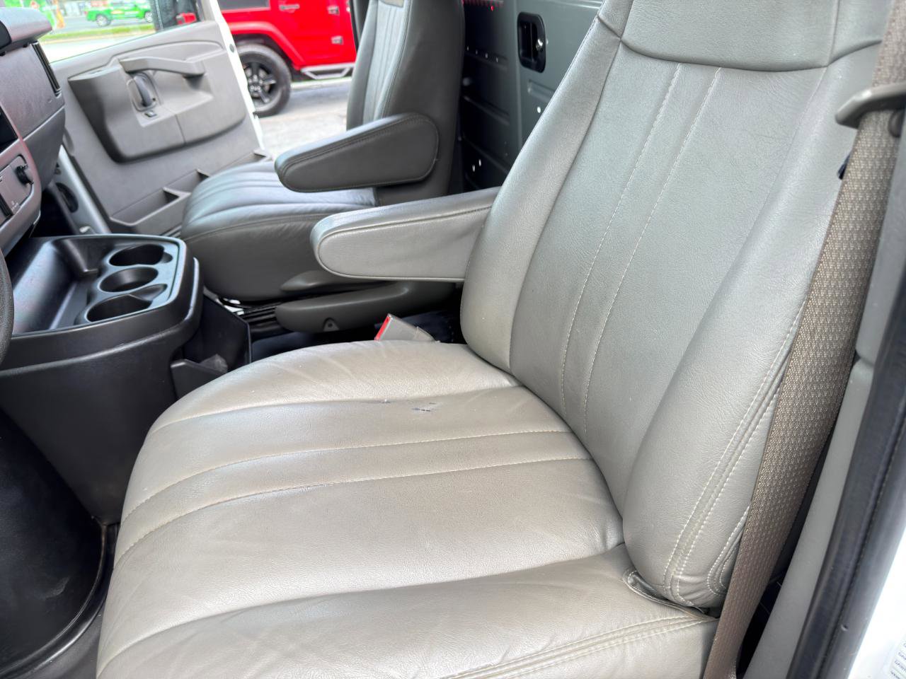 Used 2018 GMC Savana 2500 Extended RWD image 23