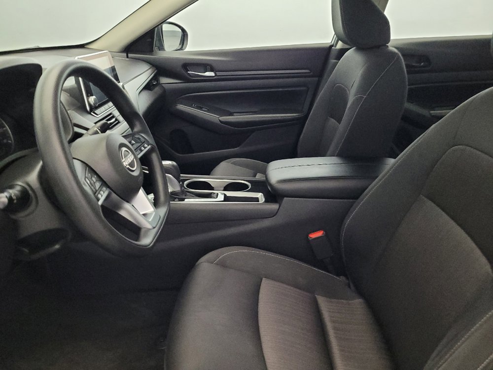 Used 2024 Nissan Altima 2.5 SV FWD image 17