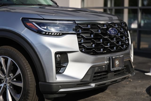 Used 2025 Ford Explorer Platinum w/ Ultimate Package AWD/4WD image 2