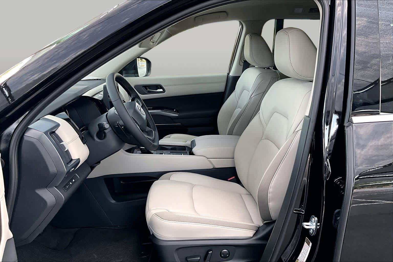New 2026 Nissan Pathfinder SL FWD image 9