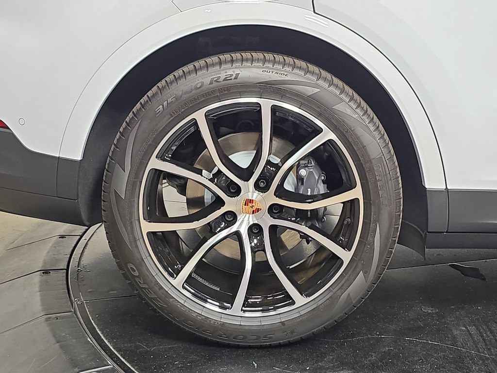 Certified 2026 Porsche Cayenne AWD/4WD image 29
