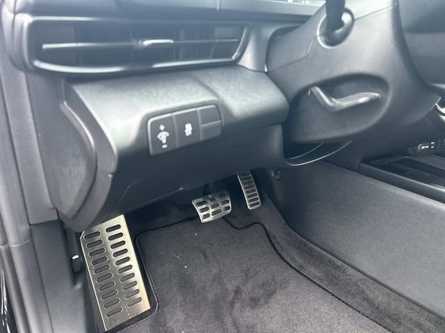 Certified 2025 Hyundai Elantra Sport image 19