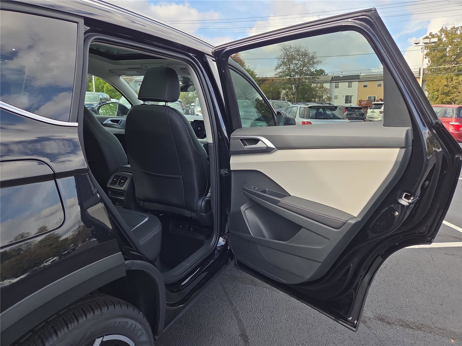 New 2025 Volkswagen Taos SEL image 32