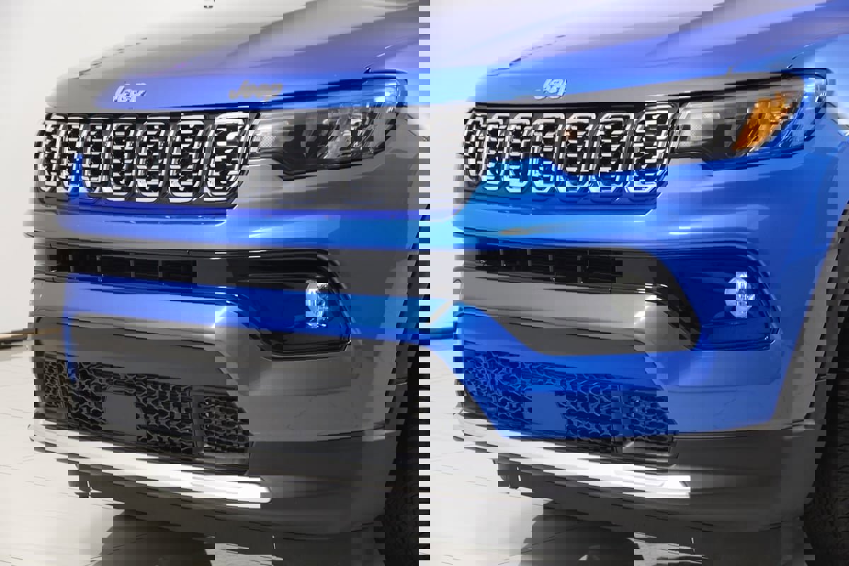 Used 2024 Jeep Compass Limited image 49