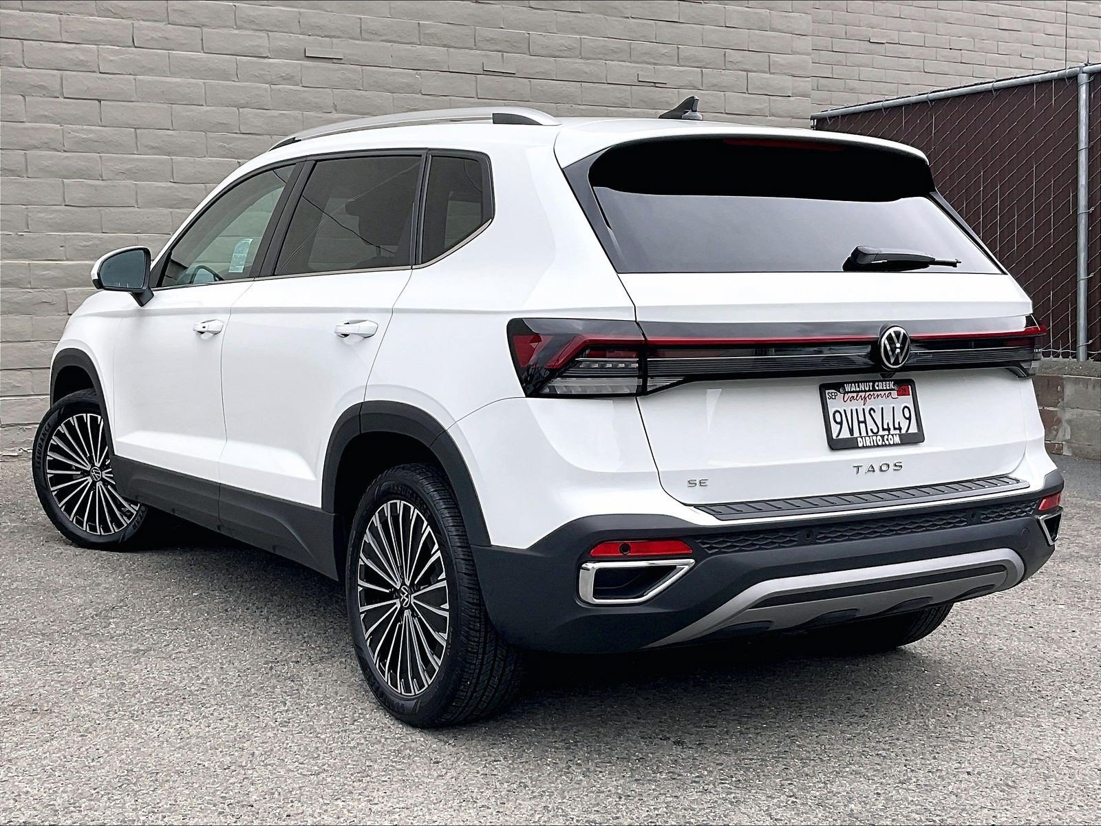 Certified 2025 Volkswagen Taos SE FWD image 10