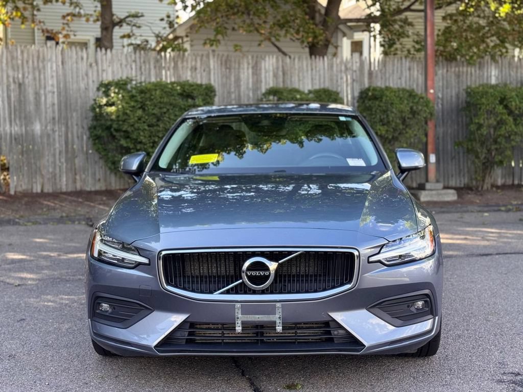 Used 2021 Volvo S60 T6 Momentum AWD/4WD image 9