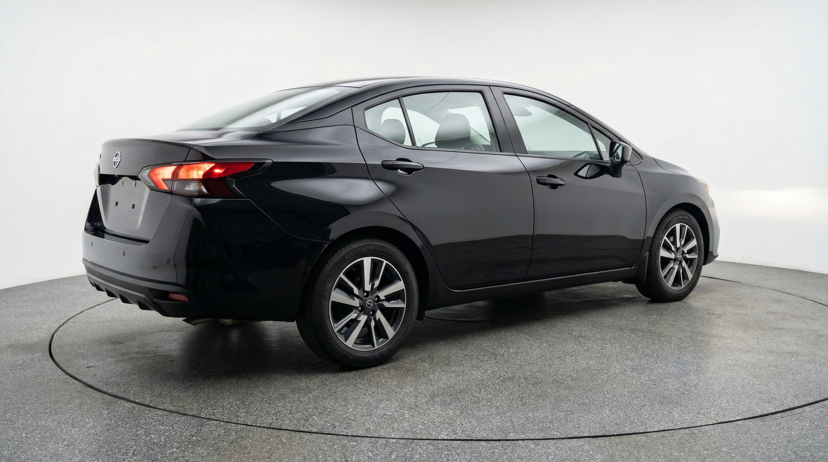 Used 2025 Nissan Versa SV FWD image 9