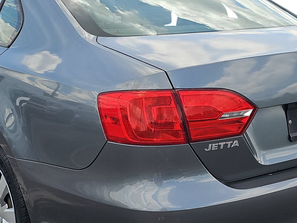 Used 2011 Volkswagen Jetta SE FWD image 30