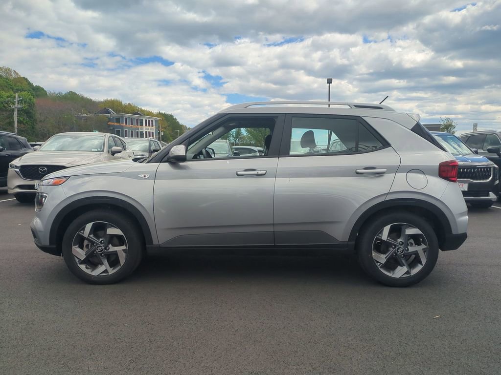 Used 2025 Hyundai Venue SEL FWD image 7