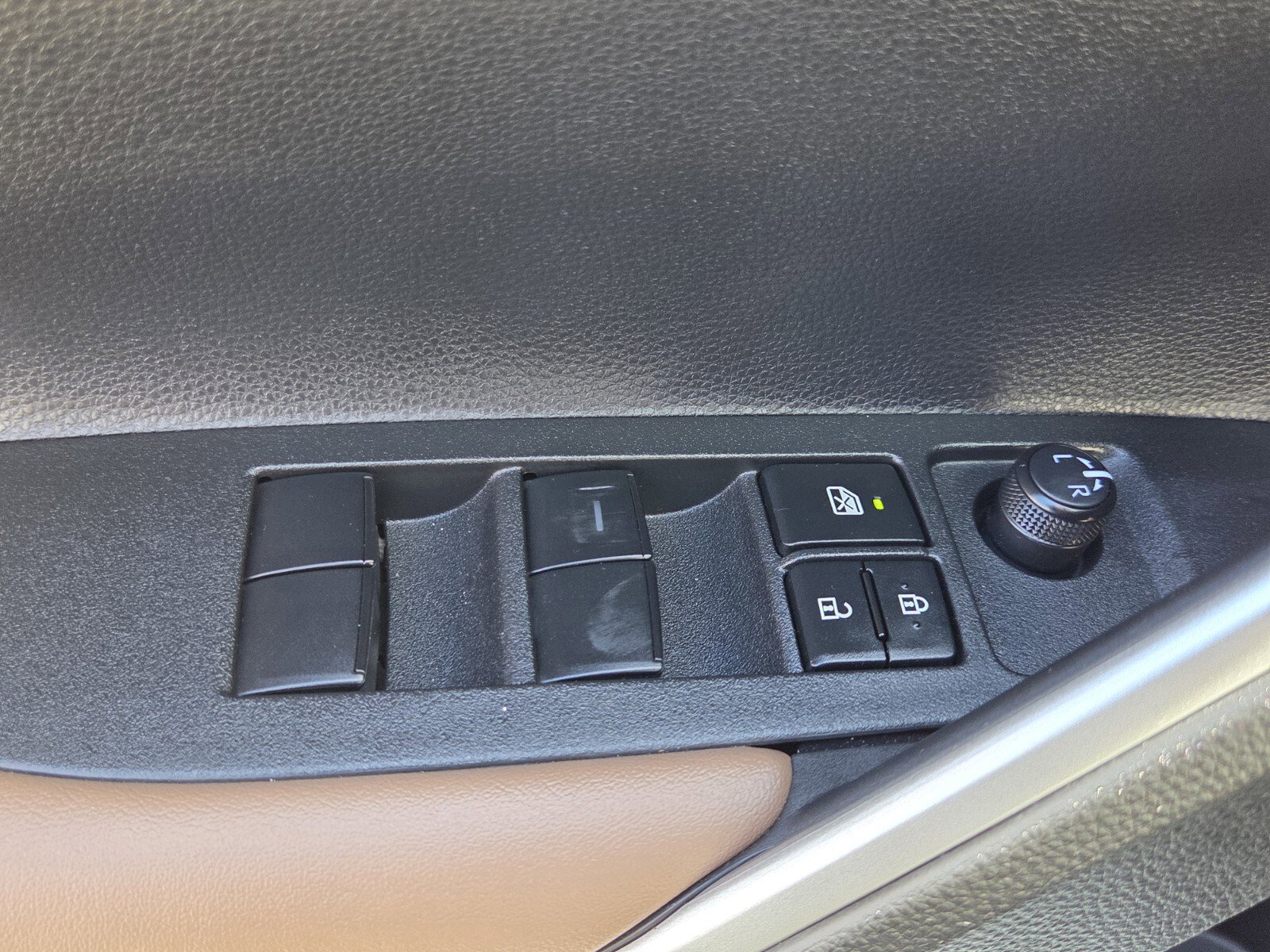 Used 2026 Toyota Corolla Cross XLE w/ Convenience Package image 14