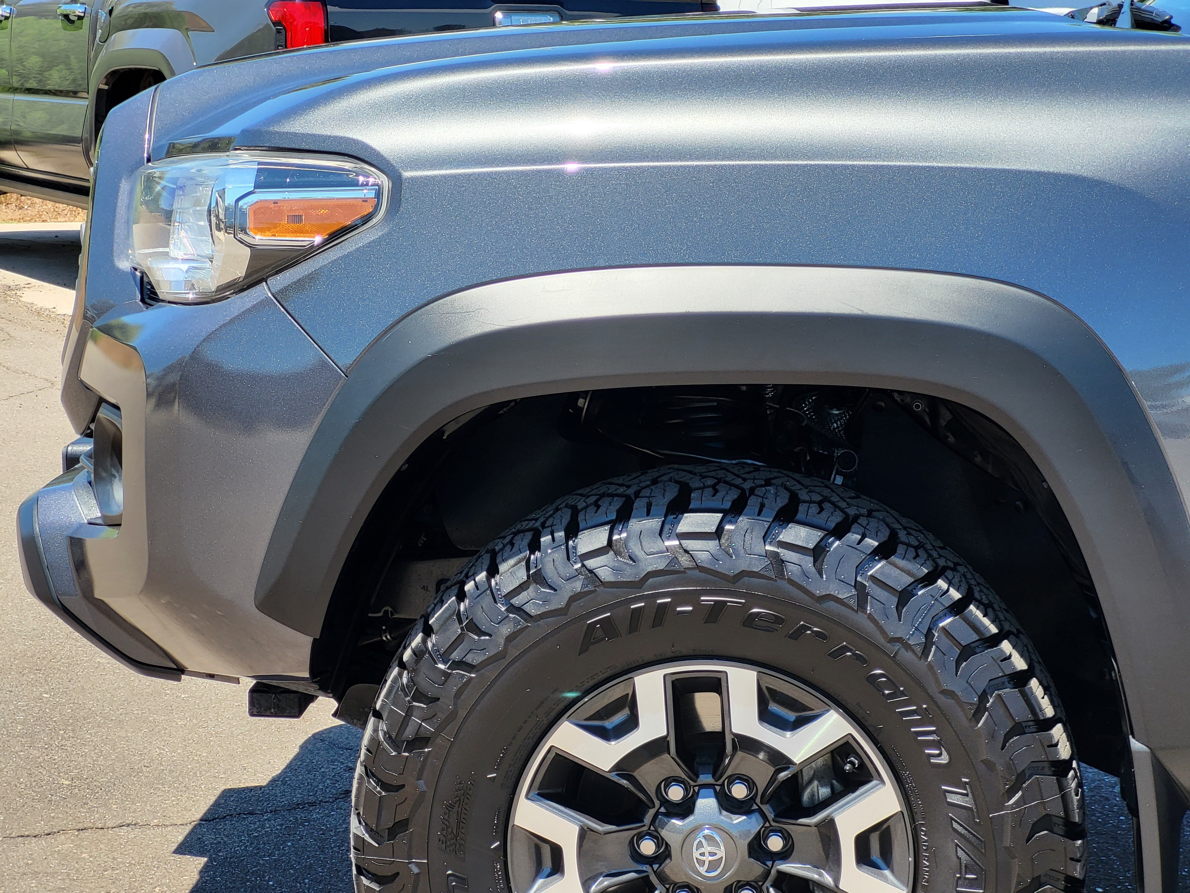 Certified 2020 Toyota Tacoma TRD Off-Road w/ TRD Premium Off Road Package AWD/4WD image 7