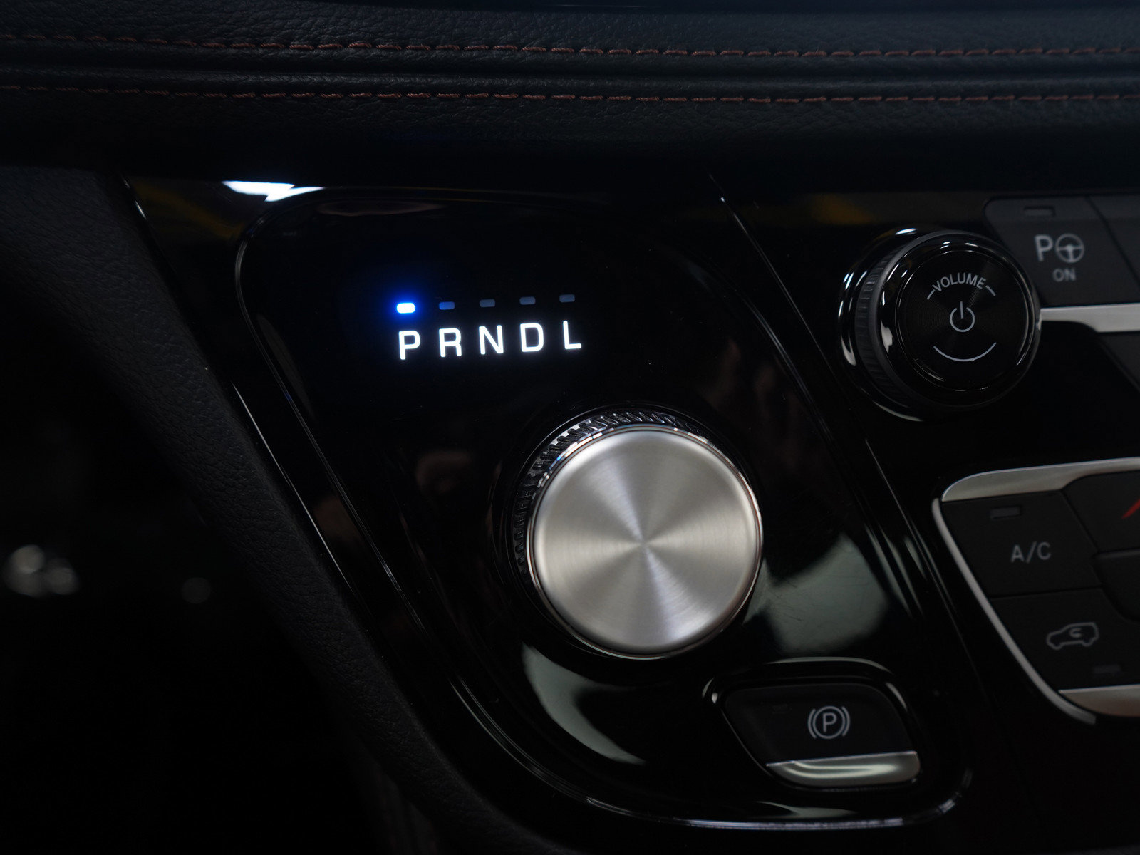 Used 2025 Chrysler Pacifica Pinnacle w/ Trailer Tow Group image 29