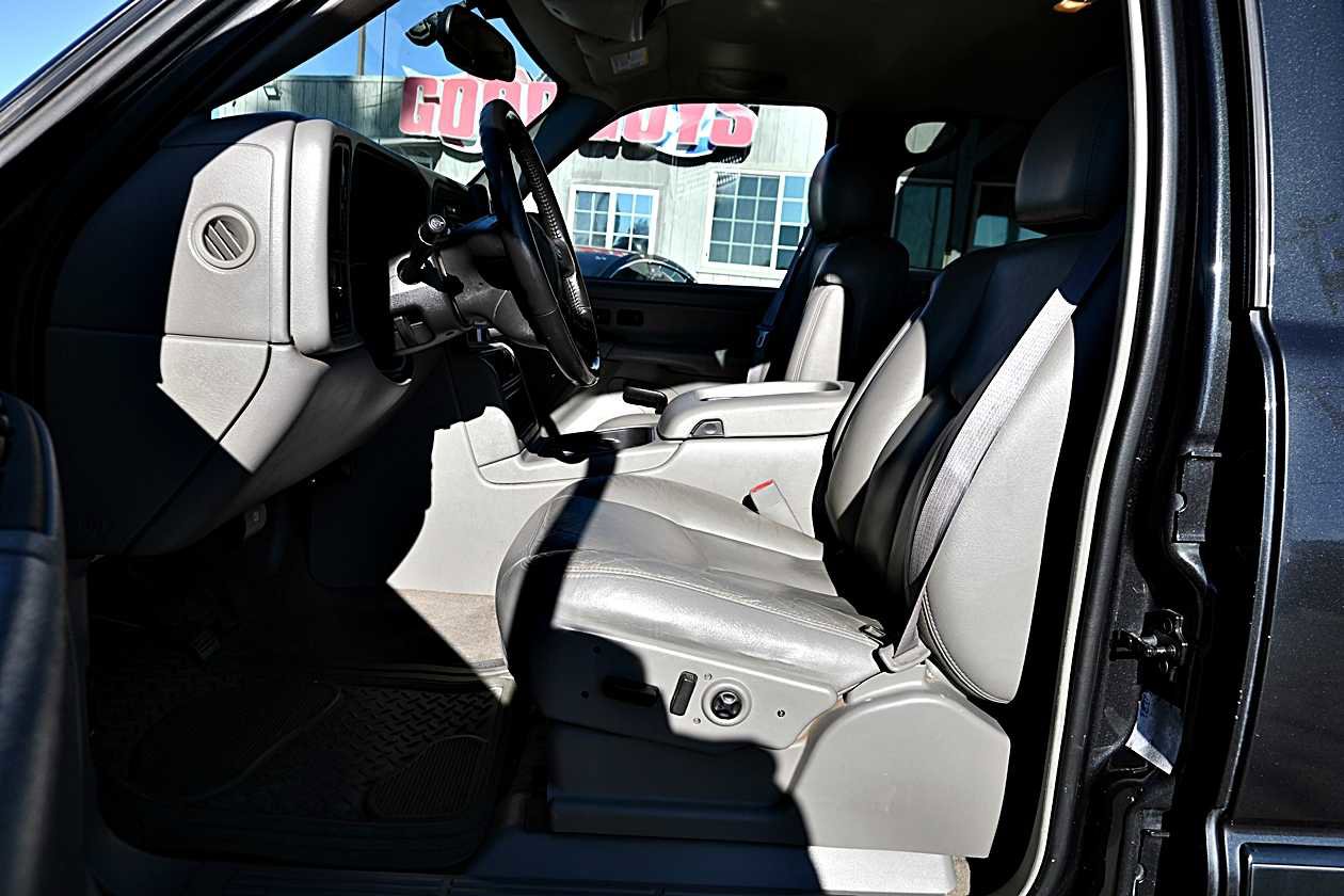 Used 2004 Chevrolet Silverado 2500 LT w/ Skid Plate Package image 16