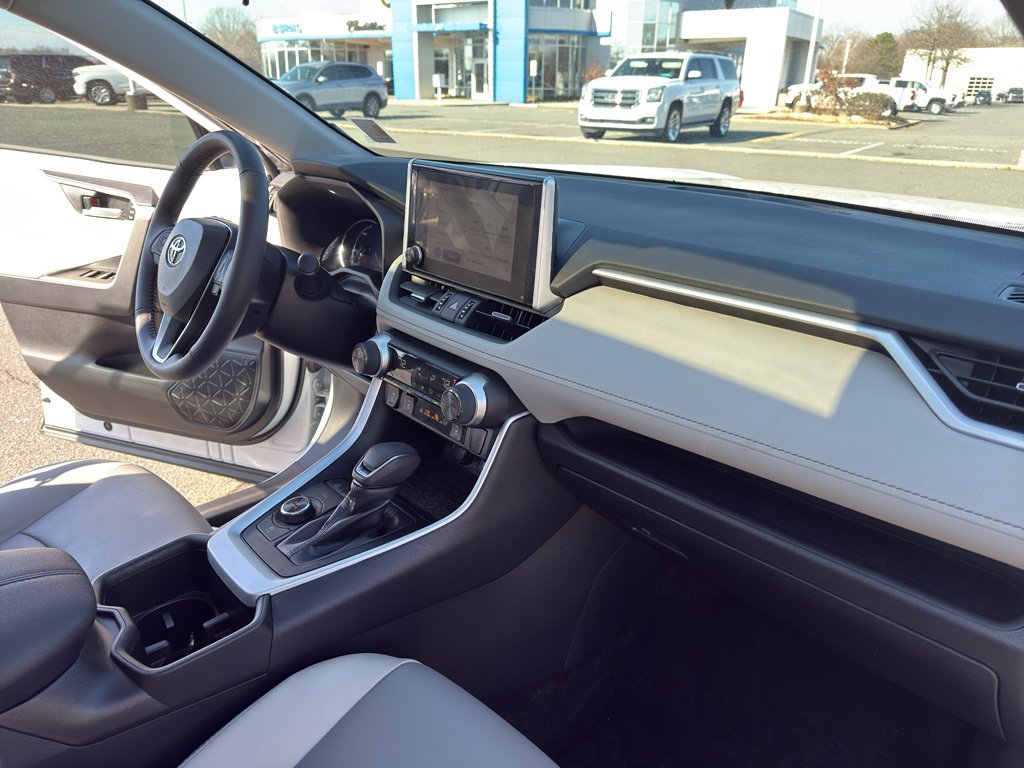 Used 2024 Toyota RAV4 XLE Premium image 33
