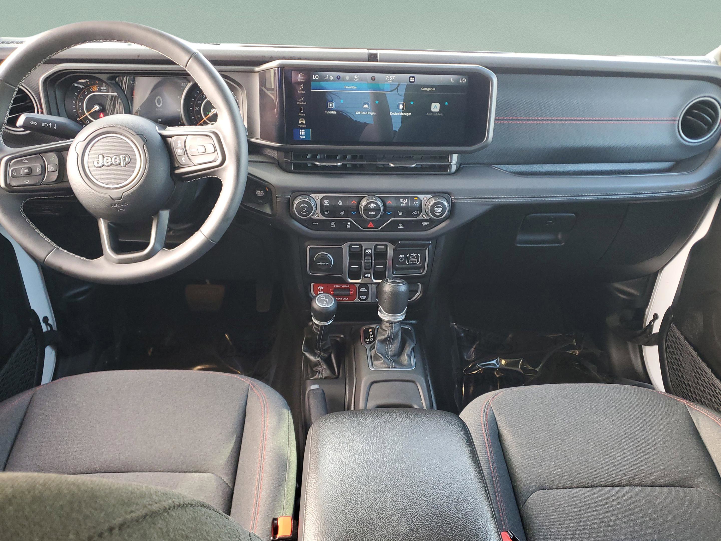 Used 2025 Jeep Wrangler Unlimited Rubicon w/ Convenience Group image 11