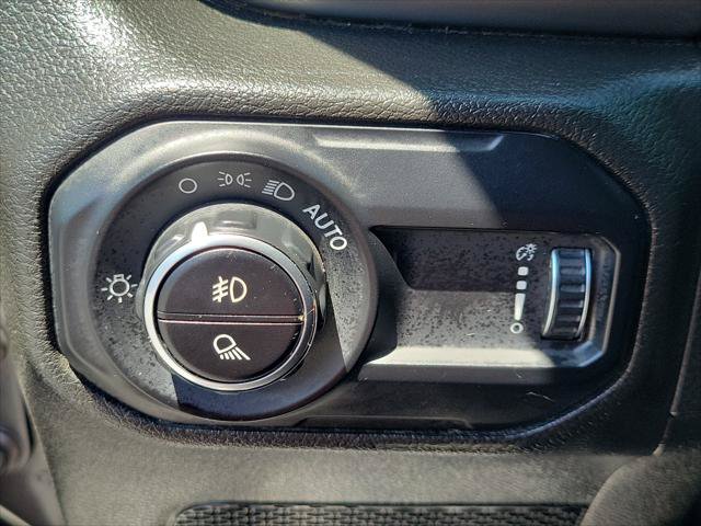 Used 2023 Jeep Gladiator Overland AWD/4WD image 23