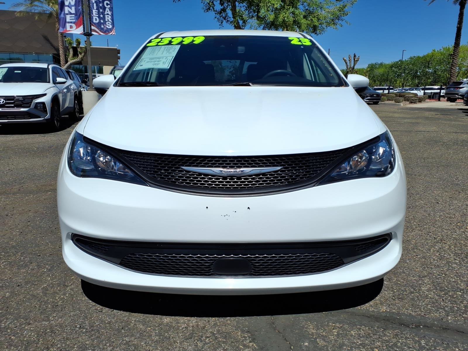 Used 2023 Chrysler Voyager LX image 2