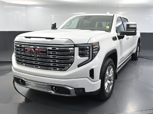 Used 2023 GMC Sierra 1500 Denali w/ Technology Package AWD/4WD image 9