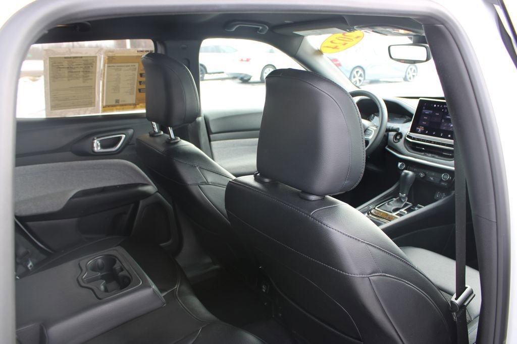 Used 2024 Jeep Compass Latitude image 28