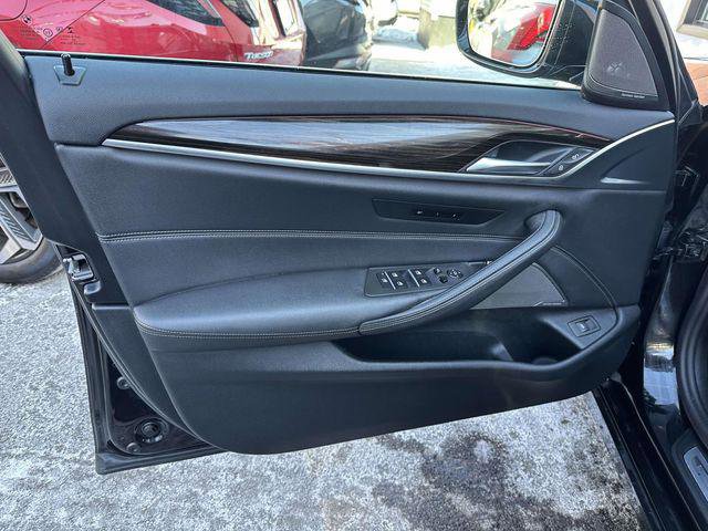 Used 2023 BMW 530i xDrive w/ Premium Package image 10