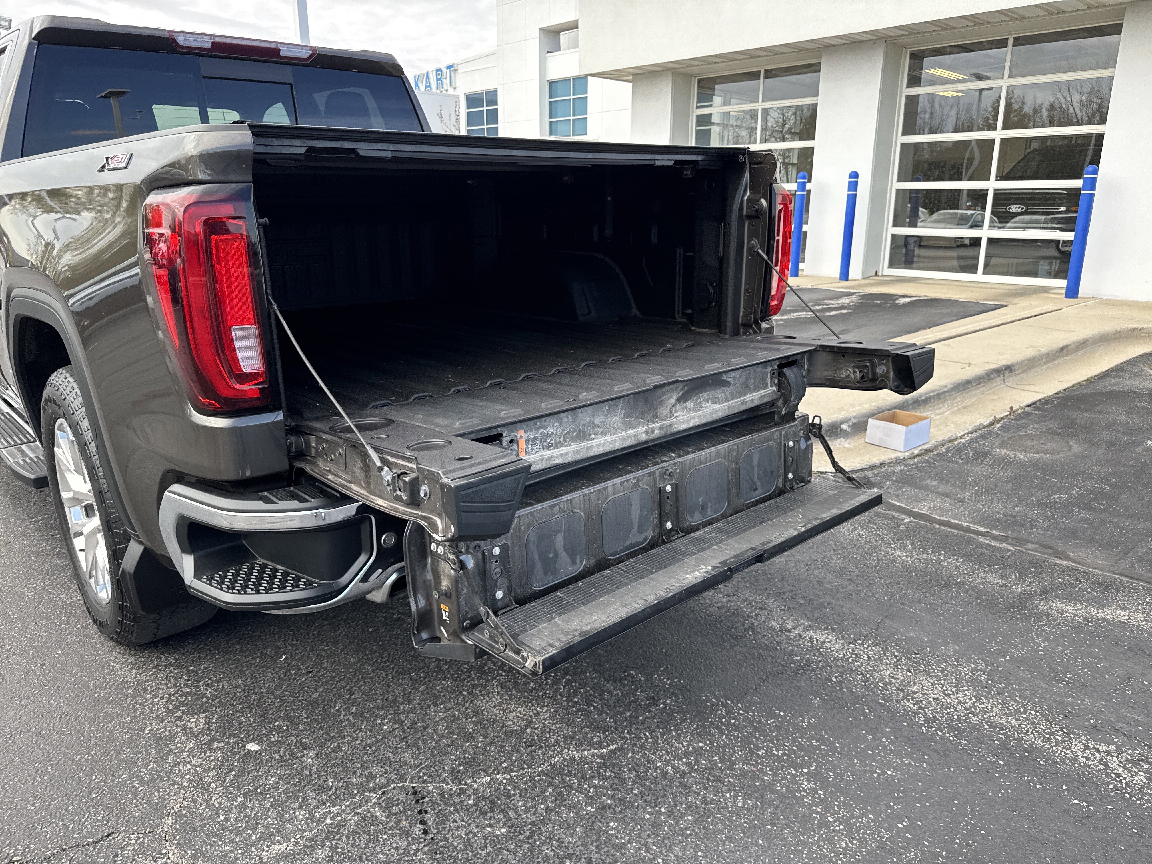 Used 2019 GMC Sierra 1500 SLT w/ SLT Premium Package image 23