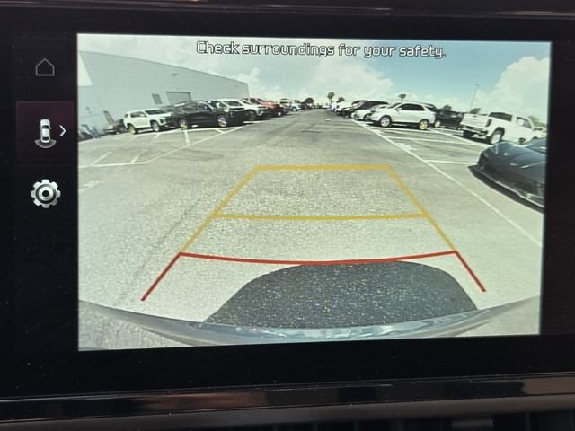 Used 2023 Kia Carnival EX FWD image 20