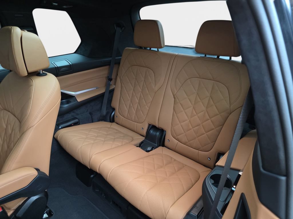 Used 2026 BMW X7 xDrive40i w/ M Sport Package AWD/4WD image 12