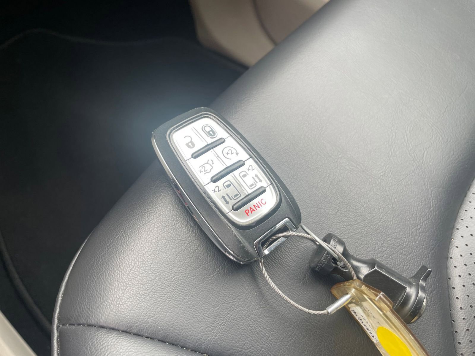 Used 2023 Chrysler Pacifica Touring-L image 21