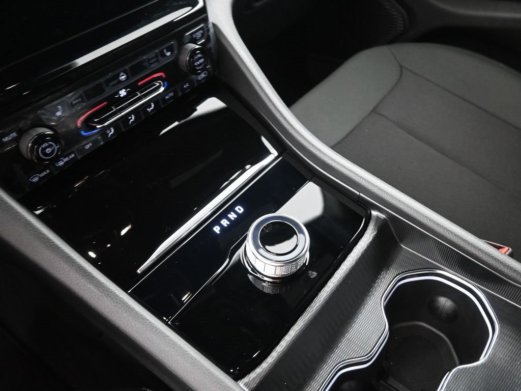 New 2025 Jeep Grand Cherokee Laredo w/ Luxury Tech Group I image 9