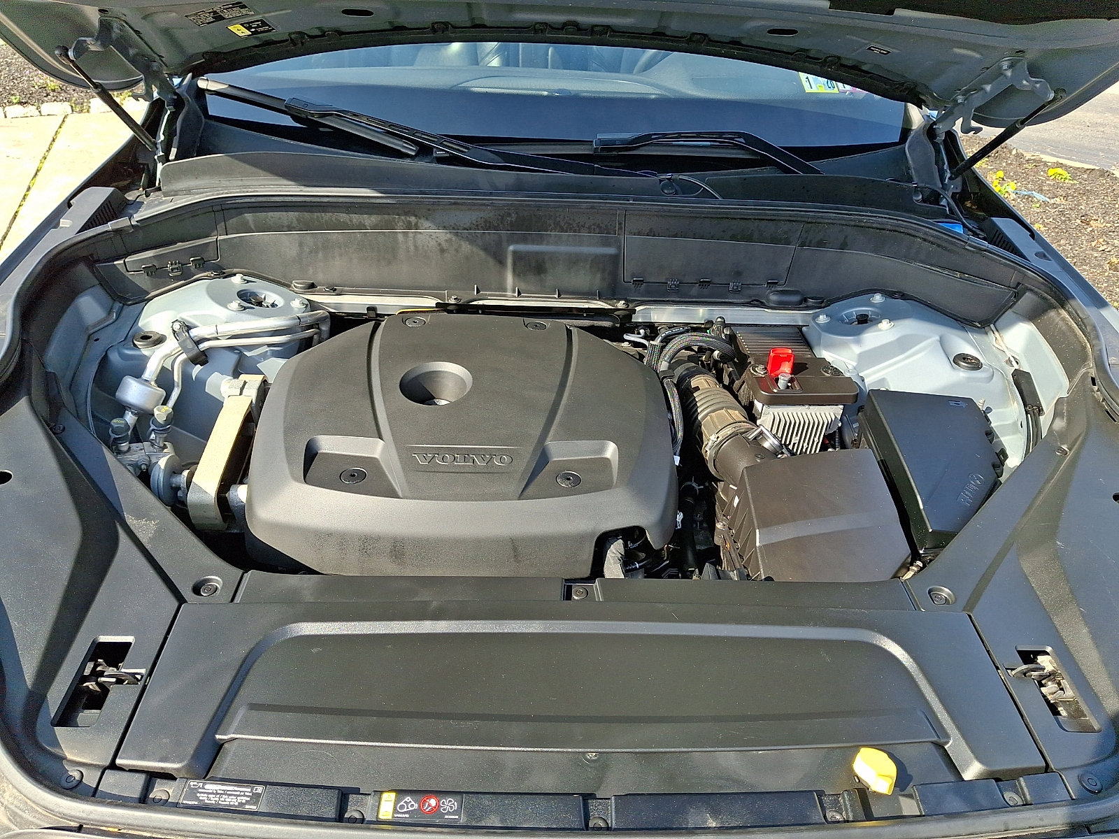 Used 2020 Volvo XC90 T6 Momentum w/ Protection Package Premier image 26