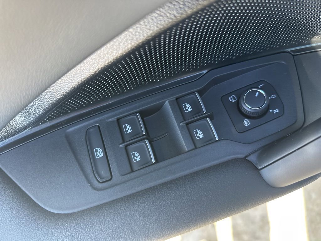 New 2026 Volkswagen Tiguan SEL R-Line image 11