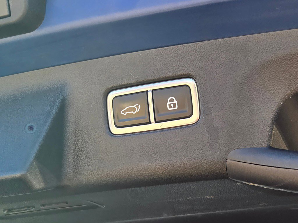 Used 2022 Kia Sorento SX image 16