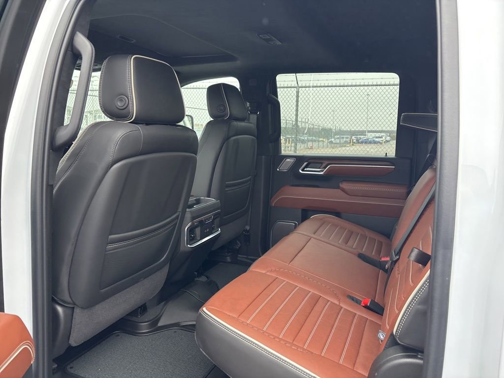 Used 2025 GMC Sierra 3500 Denali Ultimate AWD/4WD image 8