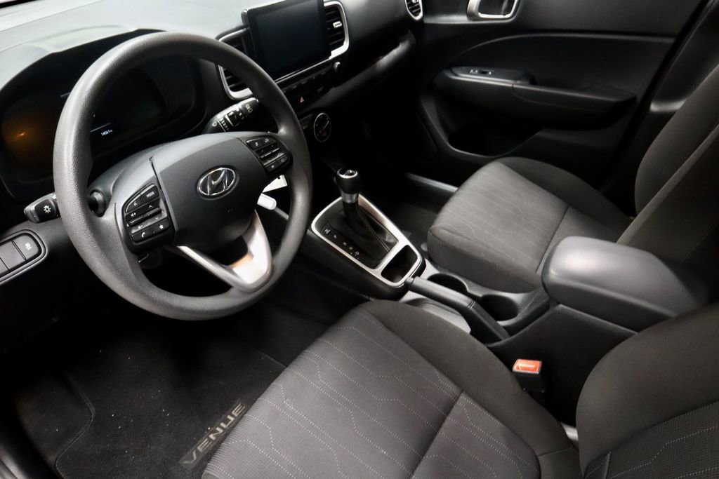 Certified 2025 Hyundai Venue SE FWD image 22