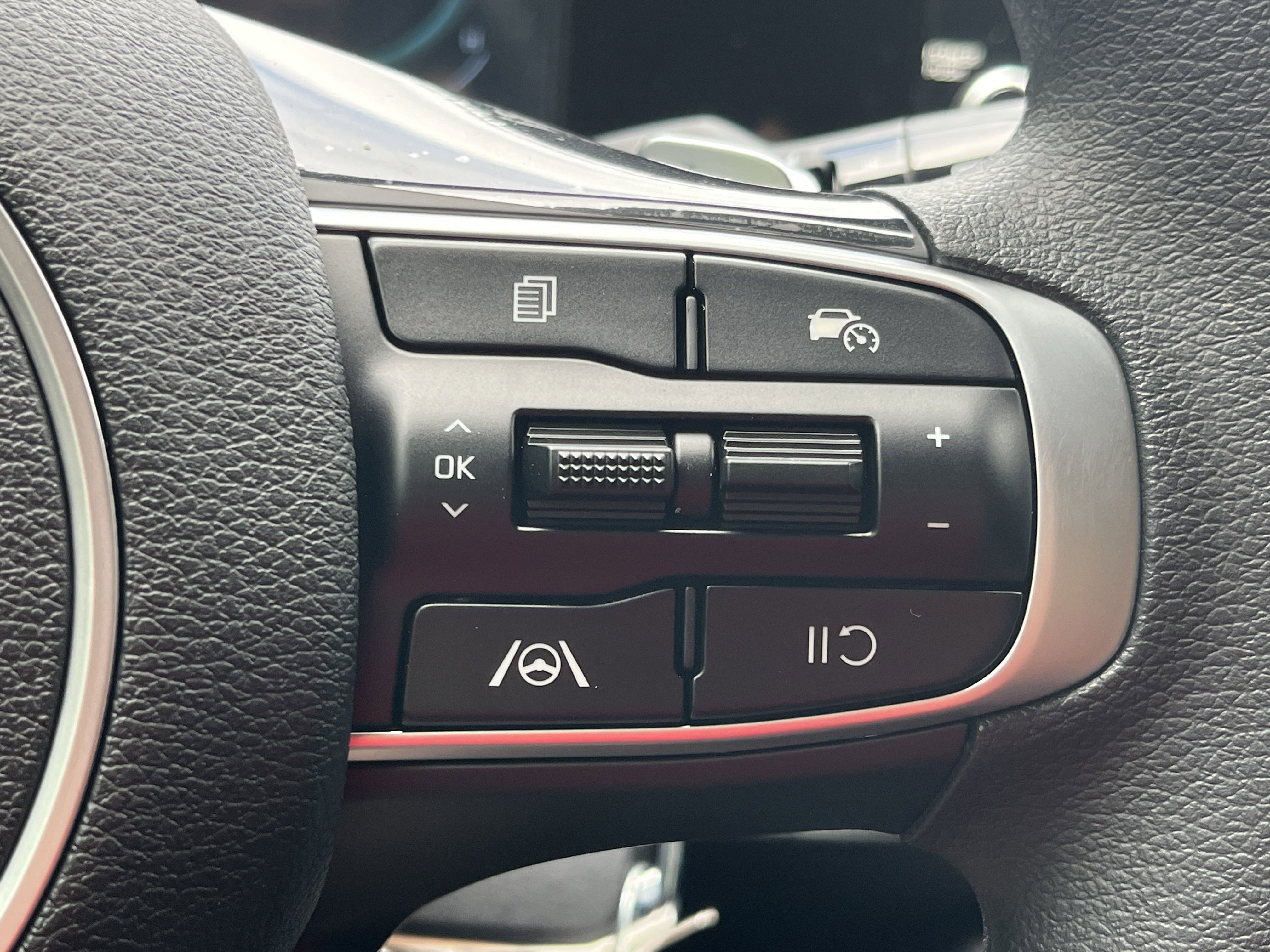 New 2025 Kia Sportage LX image 12