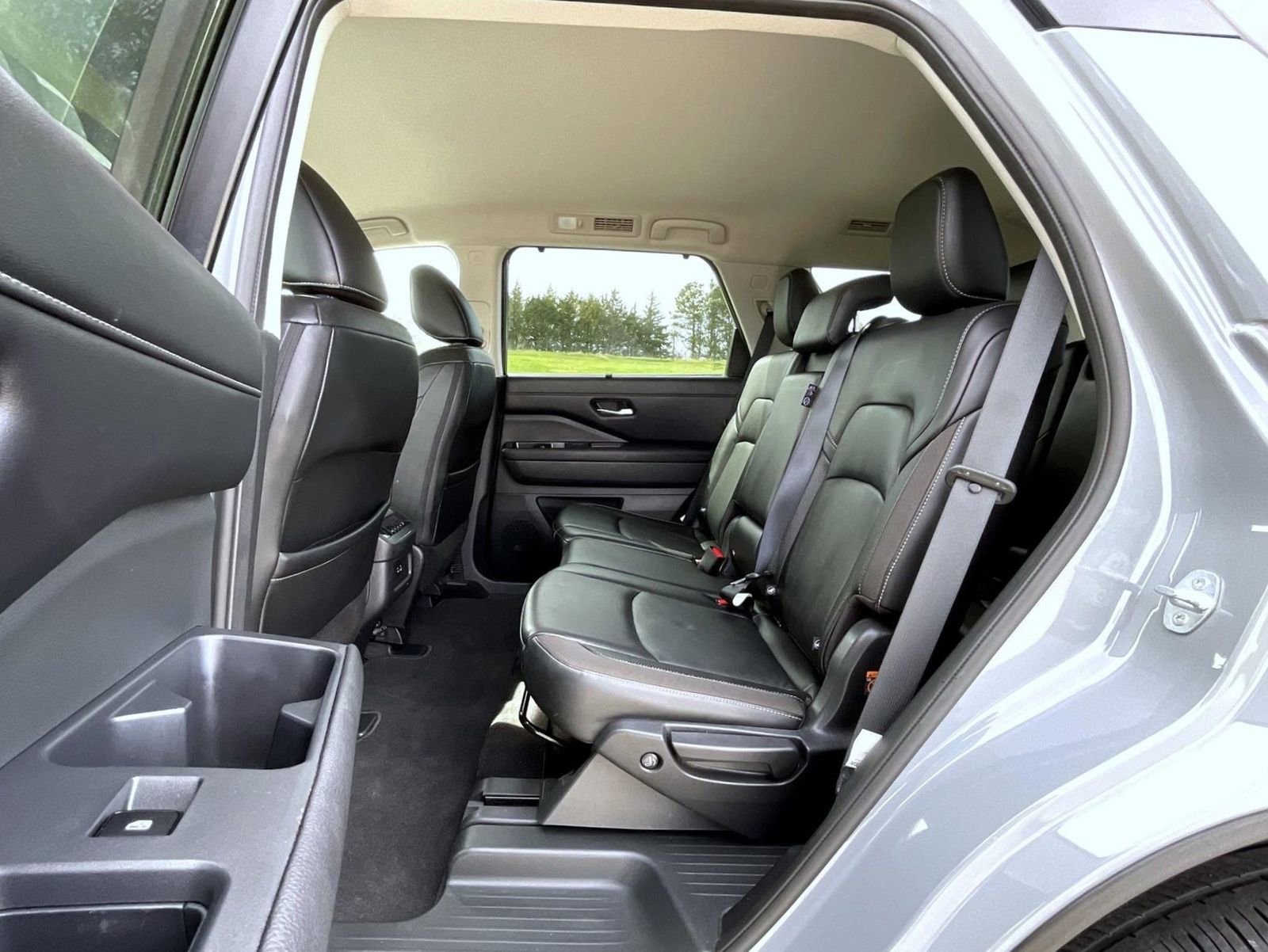 Used 2023 Nissan Pathfinder SL AWD/4WD image 22