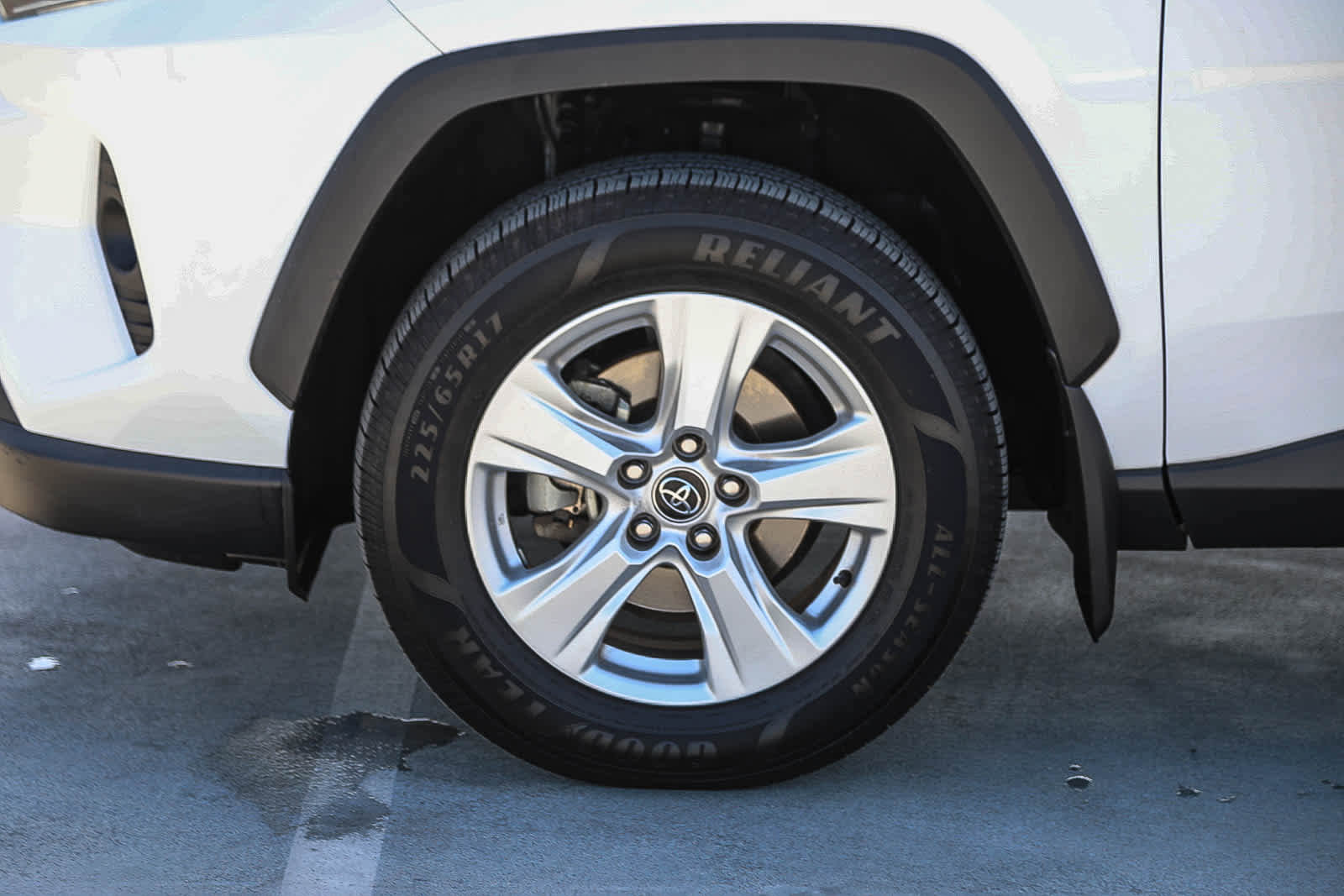 Certified 2020 Toyota RAV4 XLE w/ Carpet Mat Package image 11