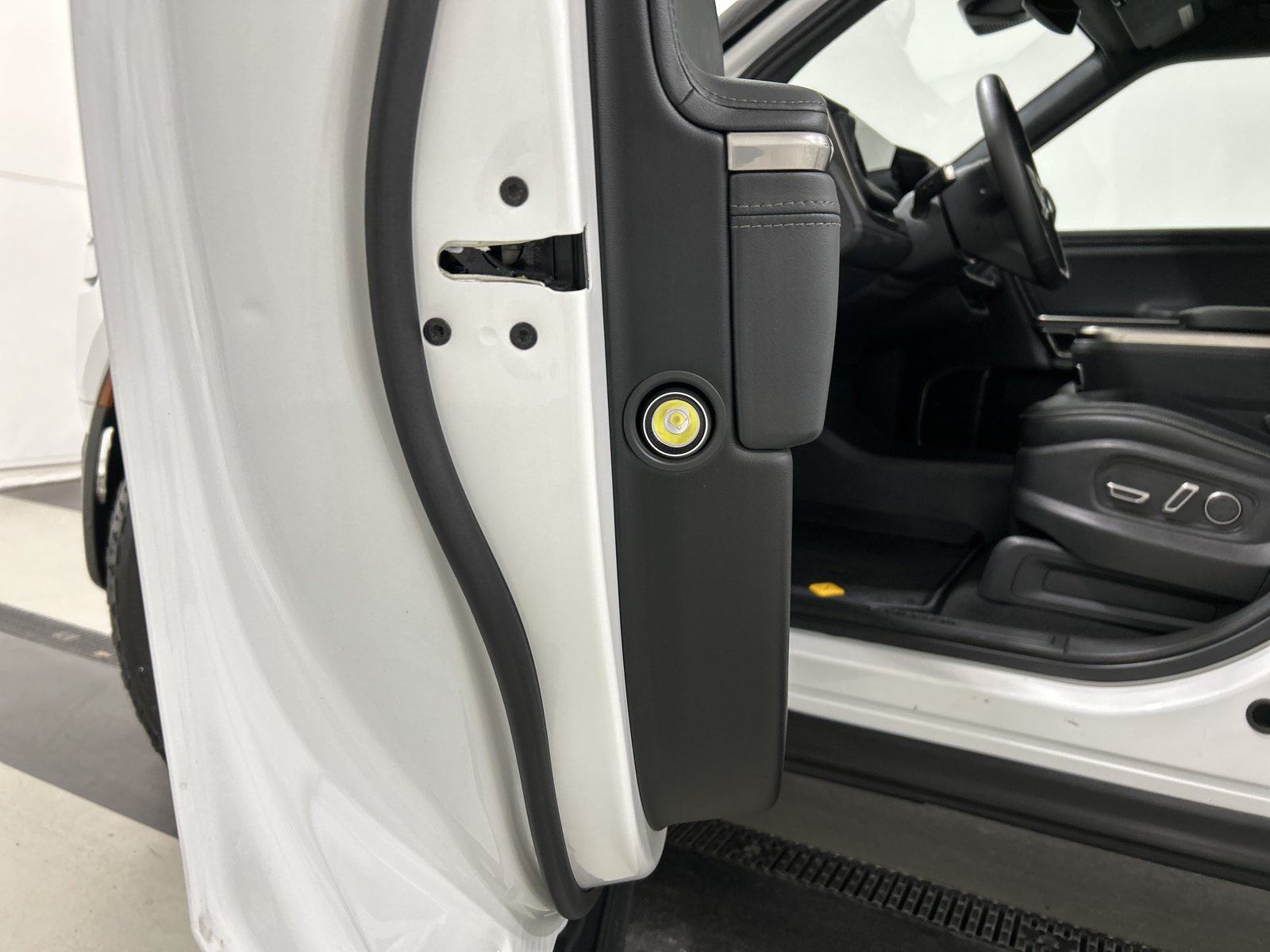 Used 2024 Rivian R1T Adventure Quad AWD/4WD image 30