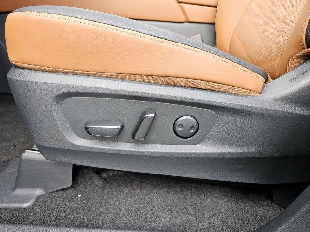 New 2025 Nissan Pathfinder Platinum w/ Black Appearance Package image 18