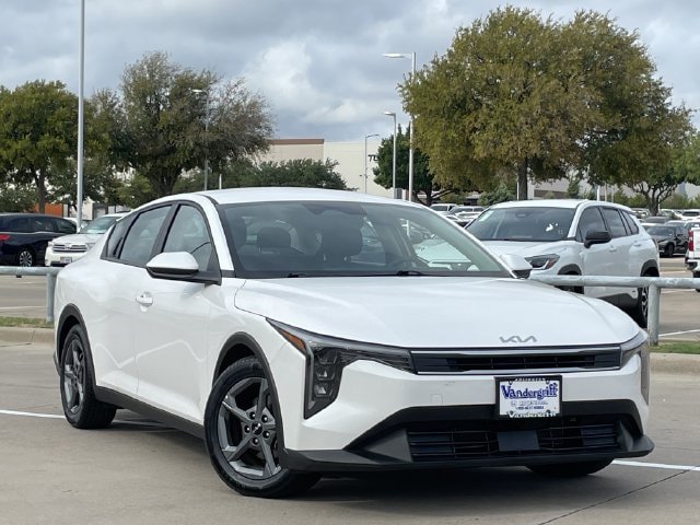 Used 2025 Kia K4 FWD image 2